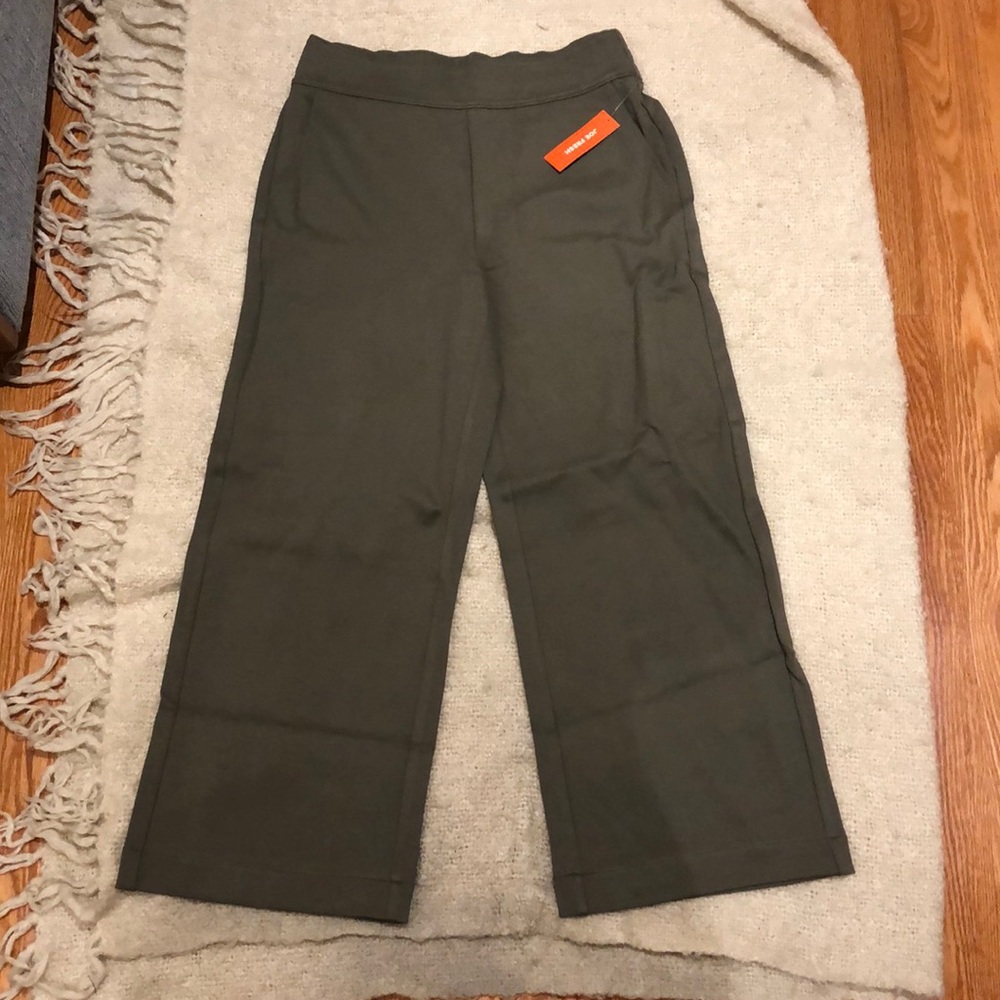 NWT Green Capri lounge pants - Picture 1 of 4
